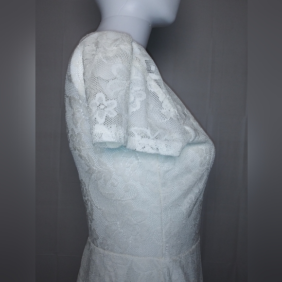 #18-Off White Dress - Picture 4 of 5